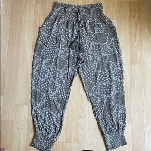 Easel Boho Printed Harem Pants in Olive with Tassel Tie Size L (fits like a M)